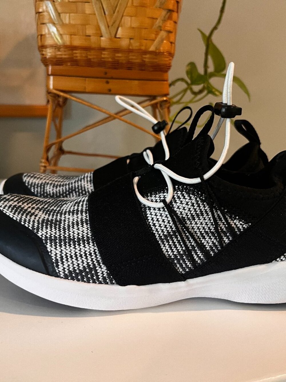 Vionic Women’s Alaina Slip On Active Supportive Sneaker Black White Size 7